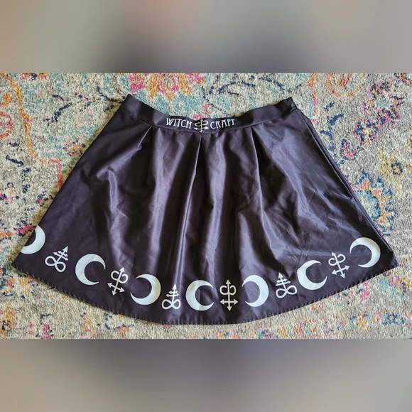 Hot Topic Skater Skirt - Picture 2 of 4